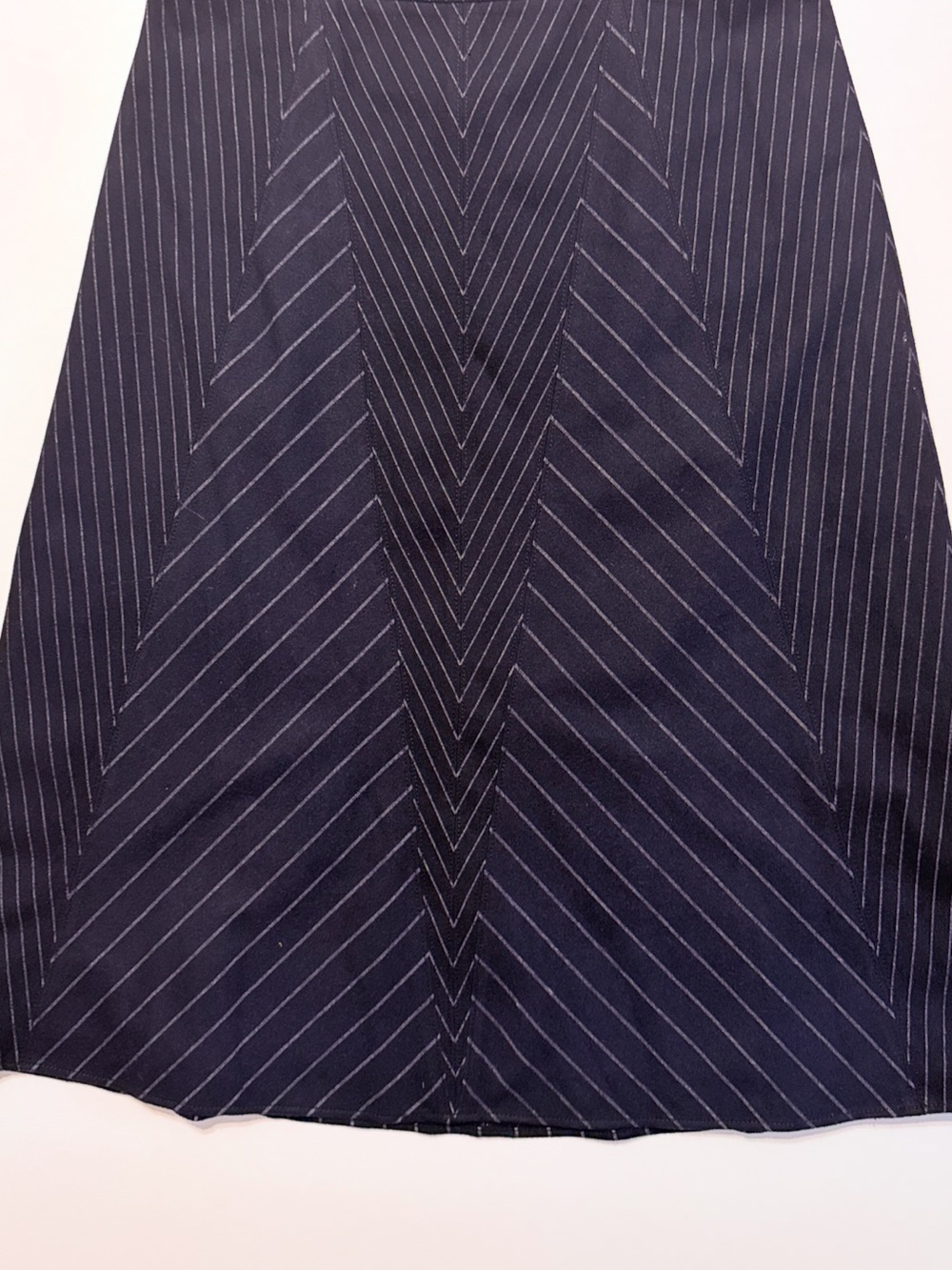 Per Se timeless Navy Pinstripe A-Line Skirt. Perfect Capsule piece! Sz 4. GUC!